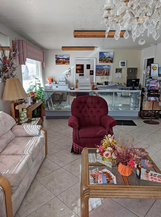 Aquarius Inn Bicknell Bagian luar foto