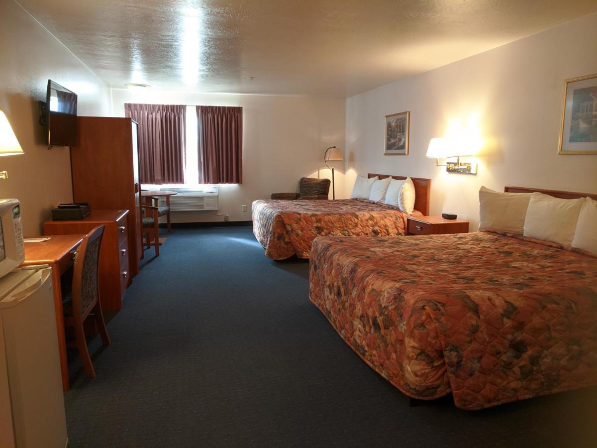 Aquarius Inn Bicknell Bagian luar foto