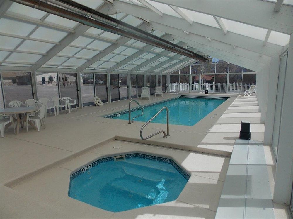 Aquarius Inn Bicknell Bagian luar foto
