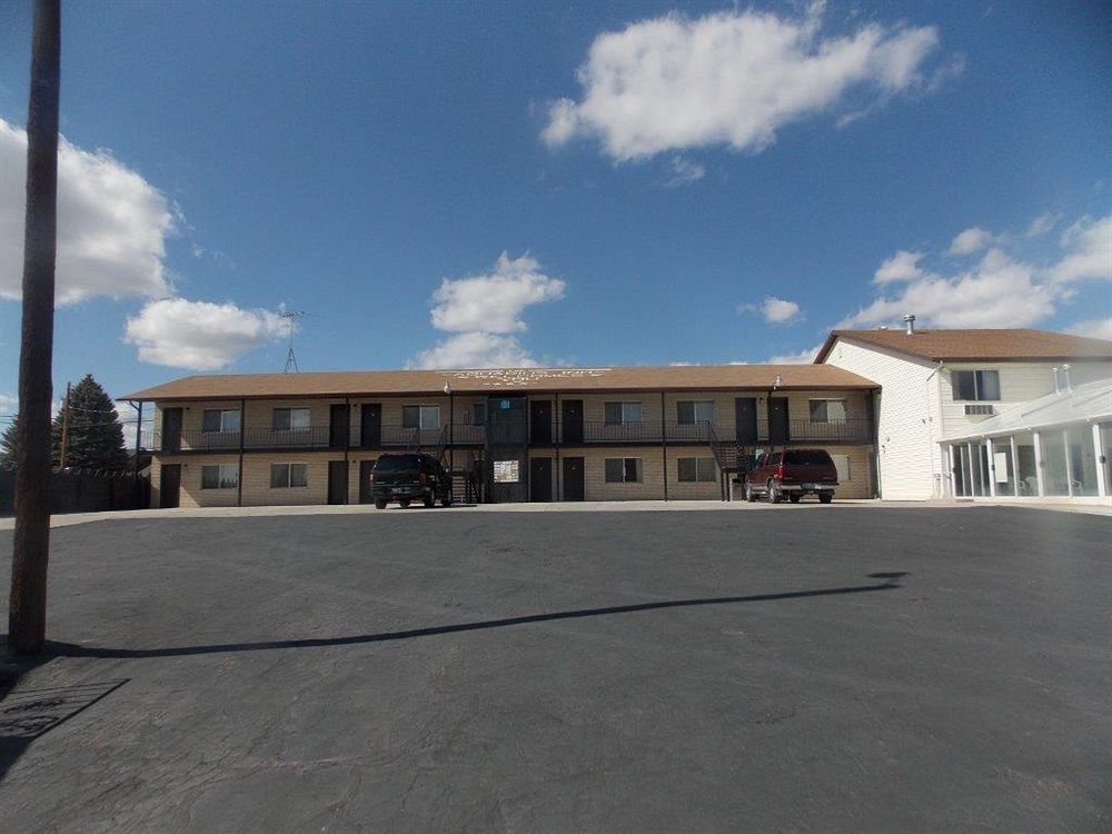 Aquarius Inn Bicknell Bagian luar foto